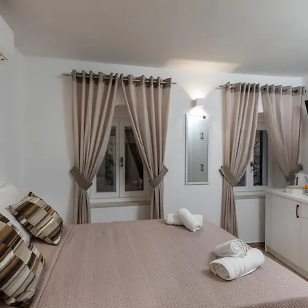 & Palmotta Guest house