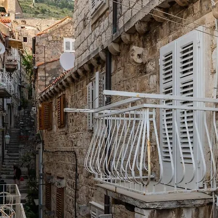 & Palmotta Vendégház 2*