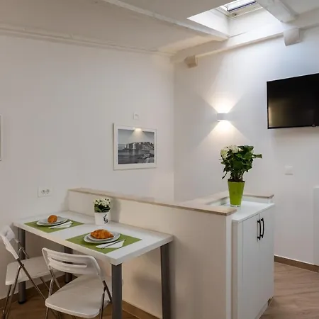 & Palmotta Guest house